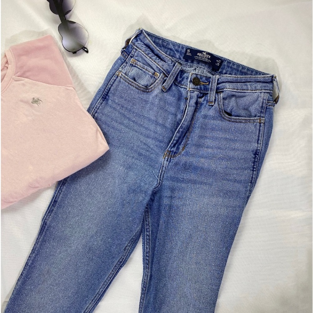 Brand- Hollister    Size- 1S   Type- Ultra high rise mom jeans